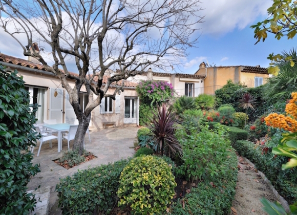 small house rent st tropez centre