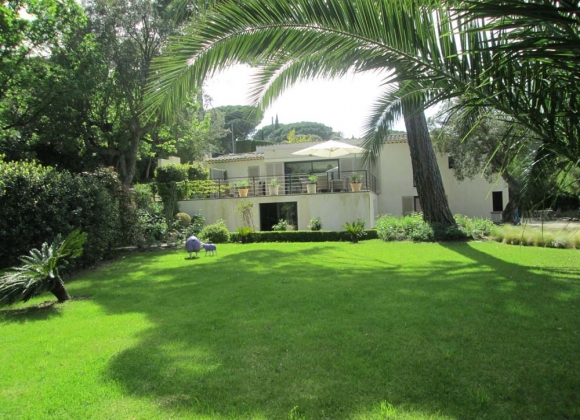 let villa nahpam pampelonne garden