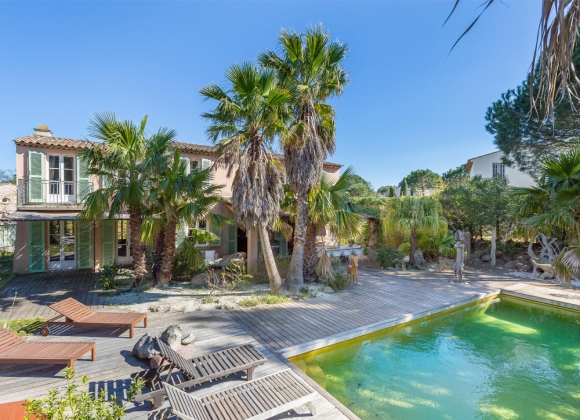 rent villa emmanuelle de la castelanne swimming pool