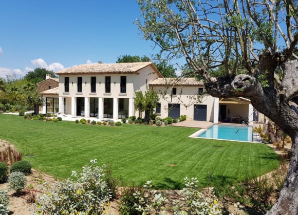 villa for rent in bouillabaisse st tropez ferrero property front