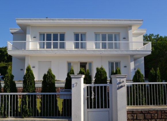 Rent Villa Bianca Golf de Saint Tropez - entrance gate