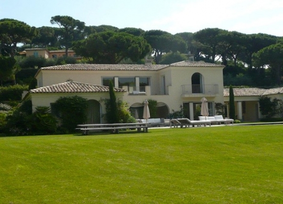 Rent a 5 bedroom family villa in Les Parcs de St Tropez