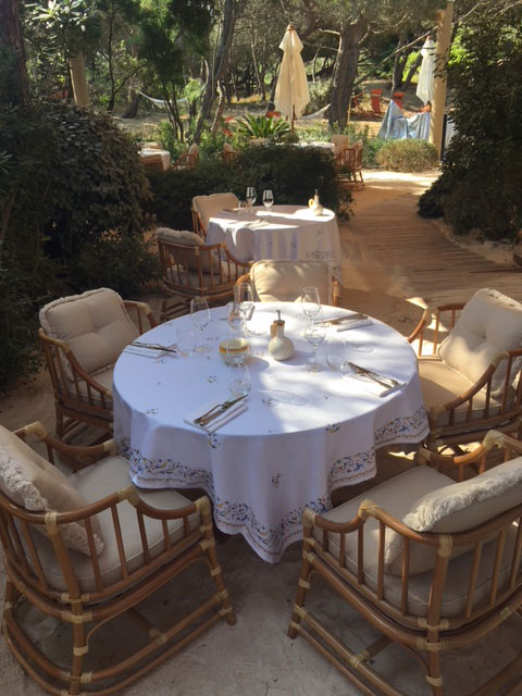 beach club st tropez dining area