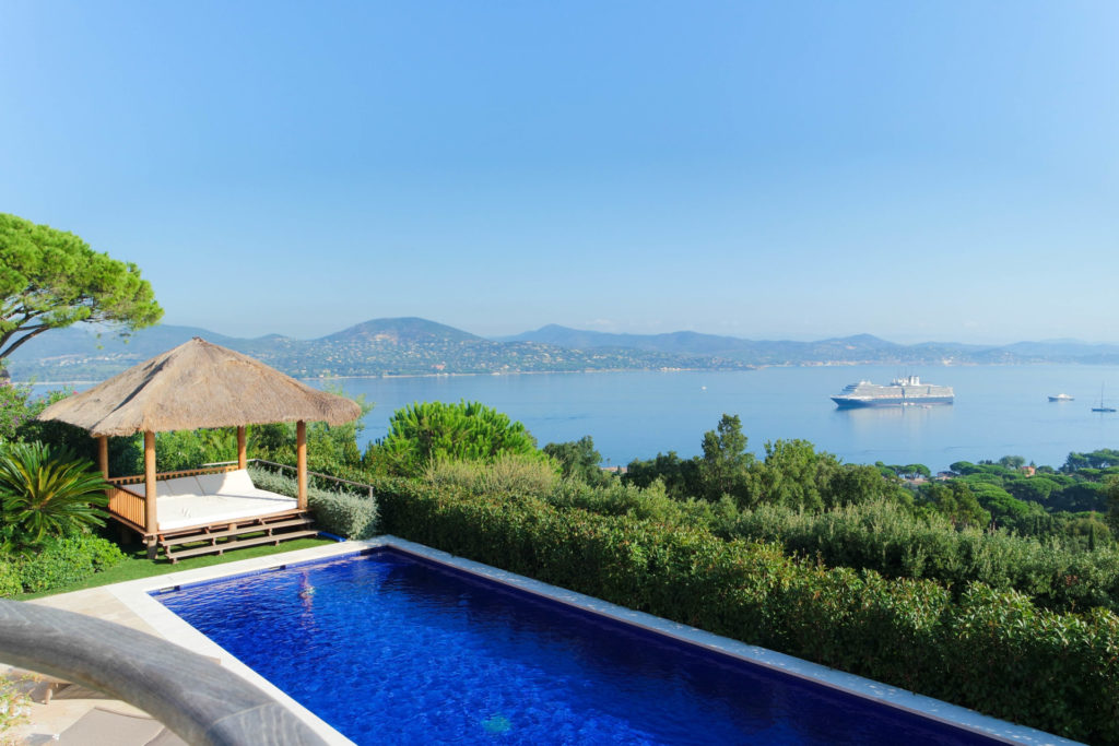 rent a villa in st tropez big garden vs private domain