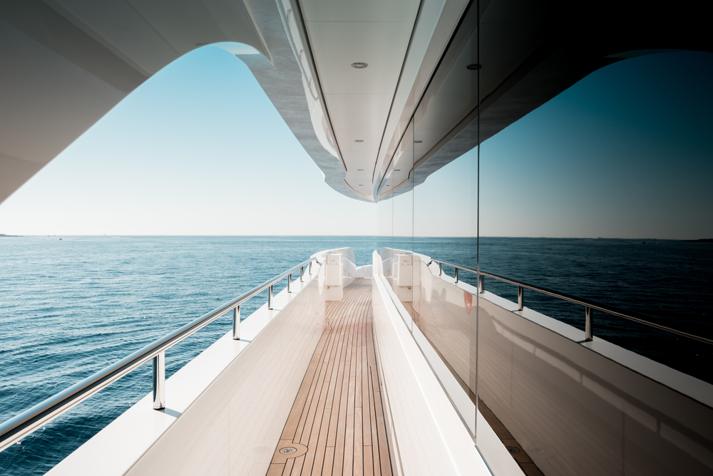 charter luxury yacht st tropez