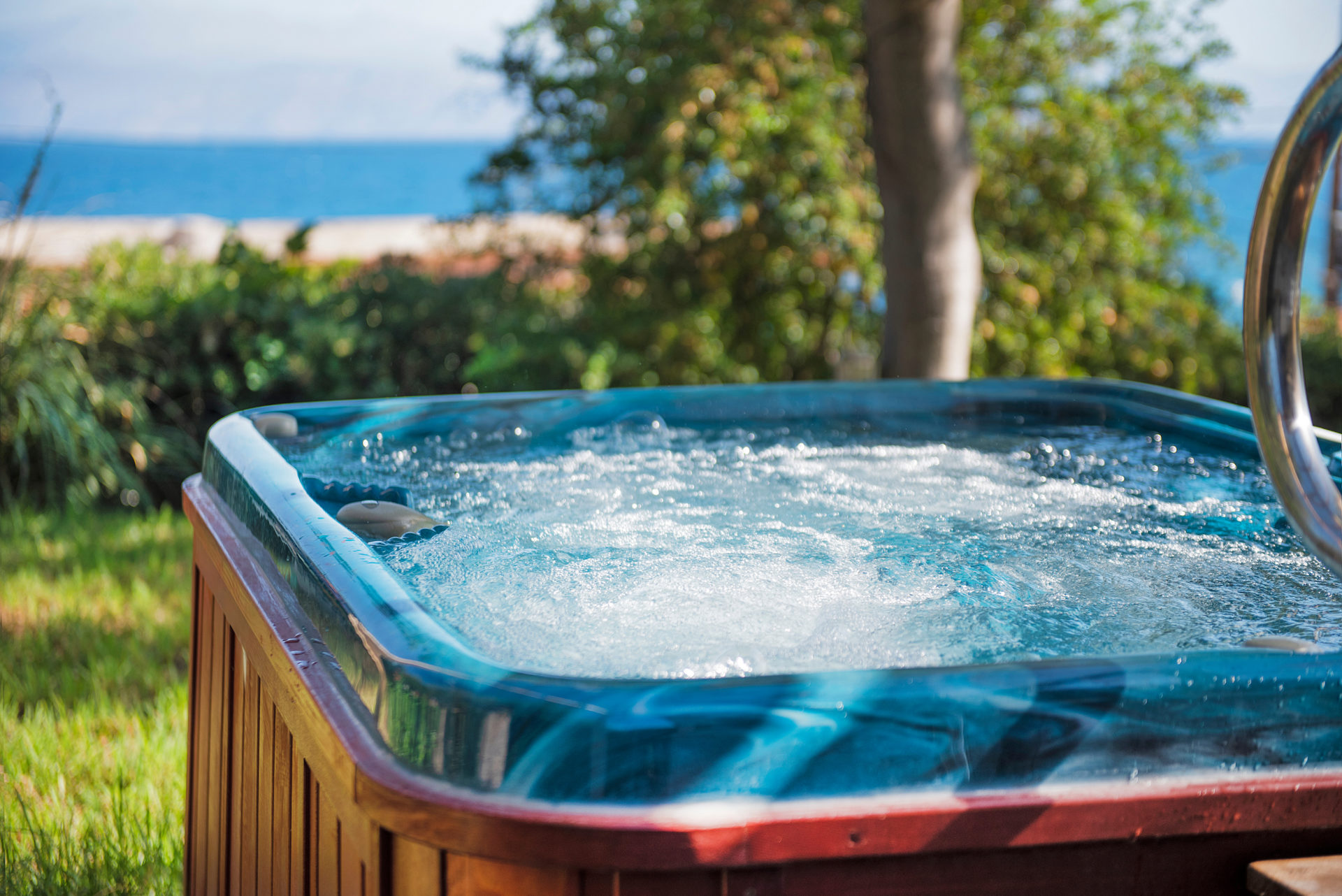 villas_with_jacuzzi_st_tropez