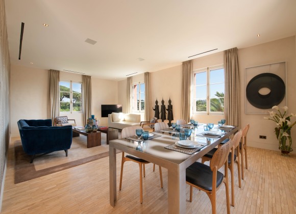 rent apartment signac st tropez center dining area